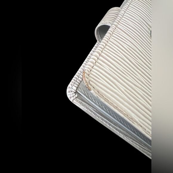 LOUIS VUITTON Epi Porte-Billets Compact Wallet - Picture 13 of 16